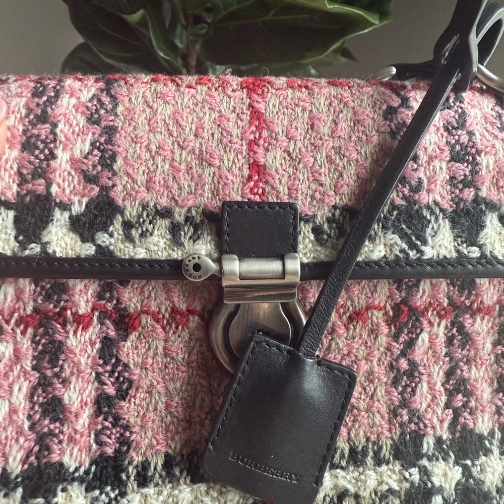 RARE BURBERRY
WOOL NOVA KEY
HANDBAG - Picture 3 of 5